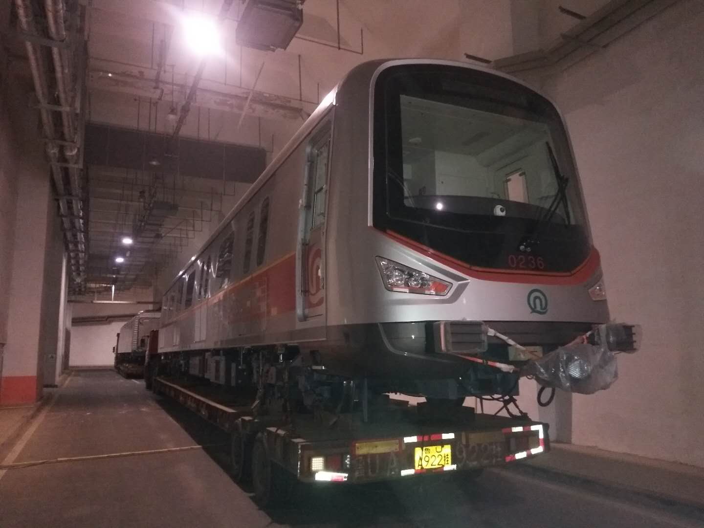 地铁2号线增购车第三批首列车顺利到段-乘客服务-青岛