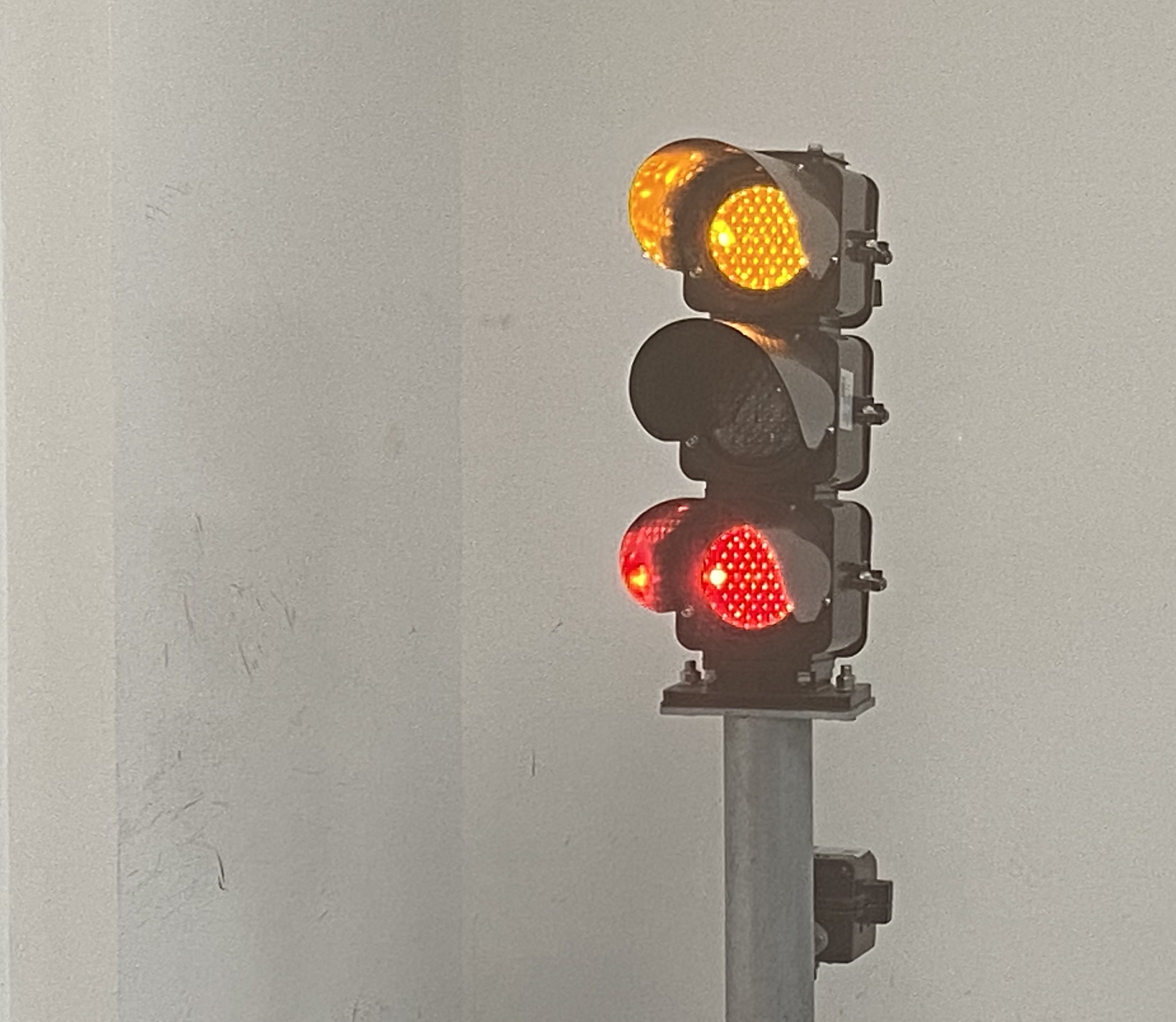 6信号灯显示黄灯+红灯.jpg